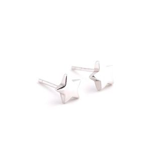 Beautiful and Minimalist Star Earrings in 925 Sterling Silver for pierced ears.